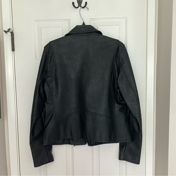 COPY - BlankNYC Black Faux Leather Jacket with Black Hardware detail, size medi… - Picture 3 of 3